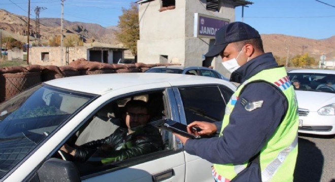  Jandarma ekipleri yol kontrollerine devem ediyor